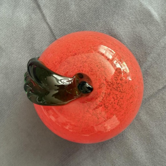 Vintage Red Glass Apple Paperweight Taiwan Green Leaf Stem 2.75" Blown‎ Glass - Picture 4 of 6